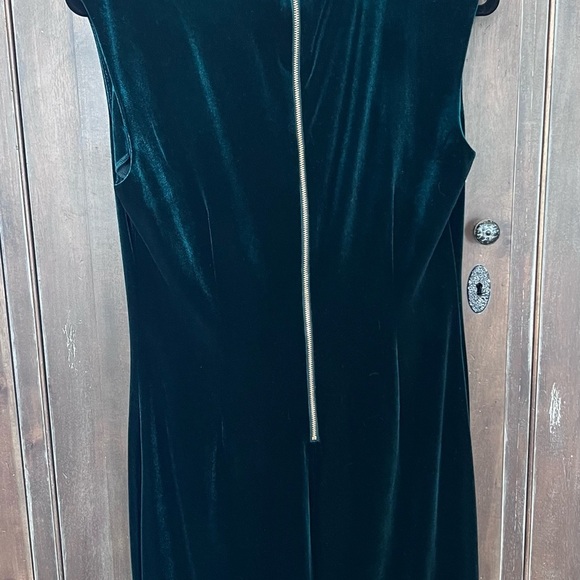 Karl Lagerfeld Paris Chic Emerald Velvet Midi Dress - Picture 2 of 4